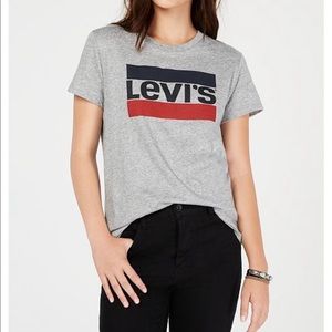 Levi’s tee